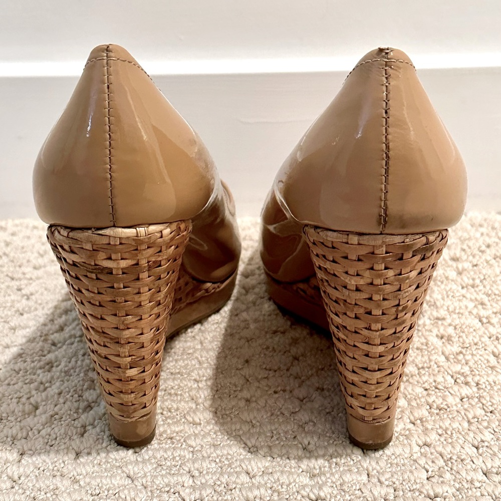 Sz 37.5 Prada Camel Patent Leather Wedges - Picture 4 of 6